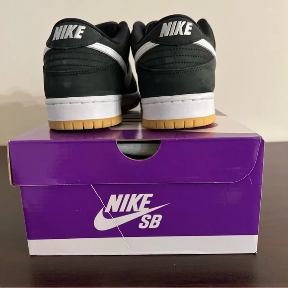 Dunk Low Sb Low Pro Black Gum Size 11.5Mens/13Womens Brand  display picture 2